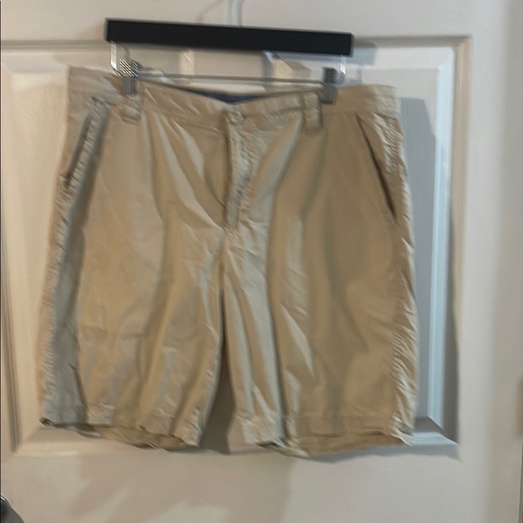 Columbia Men's Tan Flat Front Shorts - Picture 1 of 7